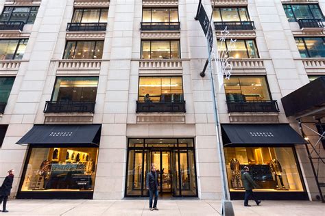 Barneys New York .